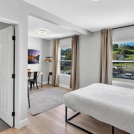 Large Room. Queen Bed. Workspace. Heart Of Downtown